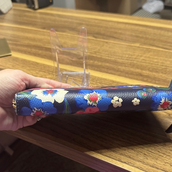 Tory Burch Dark Blue Floral Zip Wallet - Picture 6 of 8